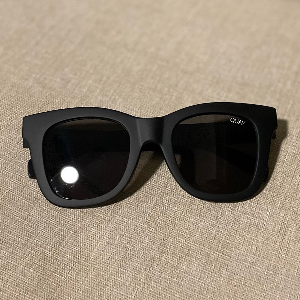 QUAY Australia | After Hours Sunglasses | Black Frame / Smoke Lenses | EUC